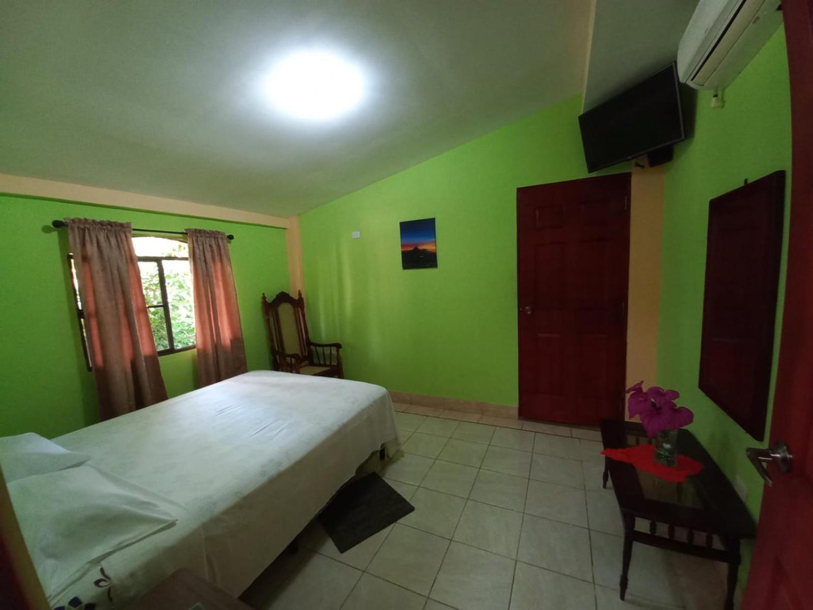 Hostal San Antonio Leon Exterior photo