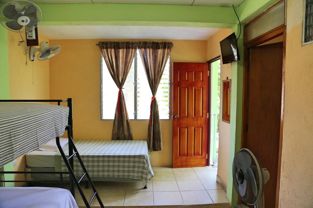 Hostal San Antonio Leon Exterior photo